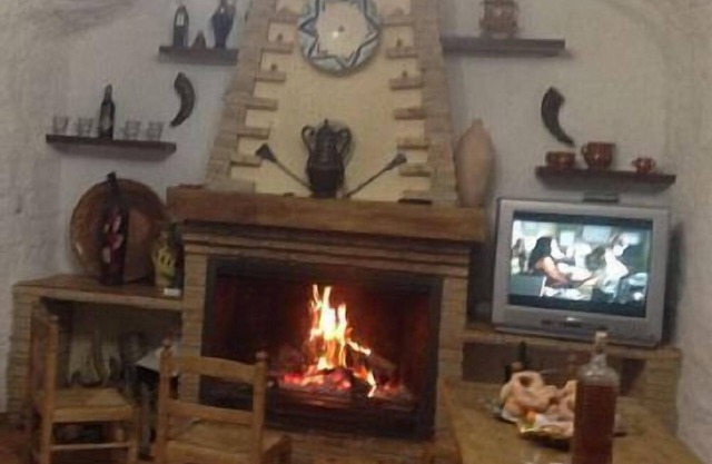Self catering Cueva El Monterón for 5 people