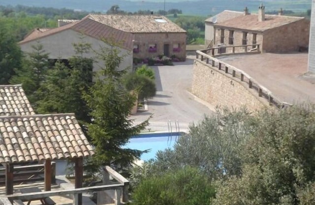 Self catering rural house Can Bartomeu 1 h from Barcelona. Private swimmingpool