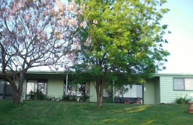 Self contained 2 bedroom studio apartment attached to house