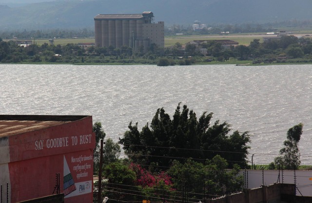 Self contained rooms with private shower & rooftop kitchen with lake views