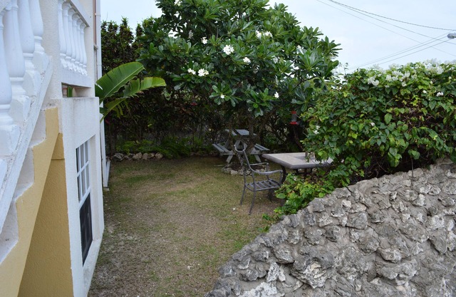 Self Contained, Self Service, 2 Bedroom, 1 Bathroom, Air Conditioned