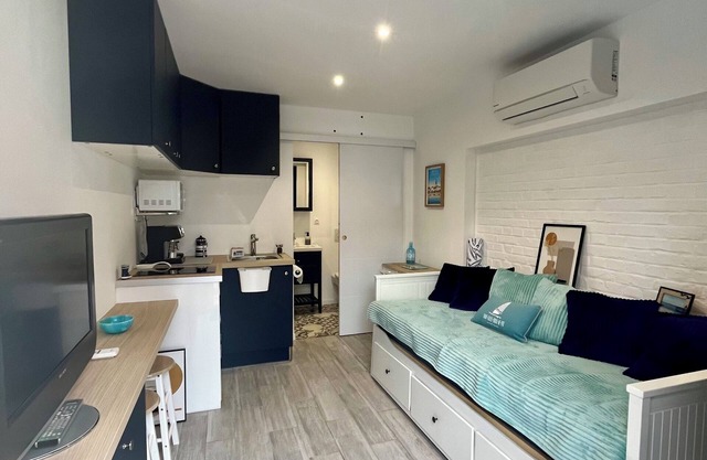 Self-contained studio in the countryside 15 minutes from Lille Small terrace