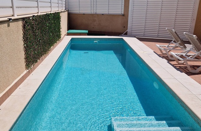 Semi-detached house 150 meters from the beach with private pool