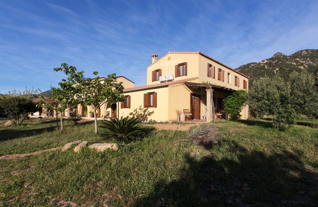 Semi-detached House with Wi-Fi, Air Conditioning, Garden and Pool; Pets Allowed; Parking Available