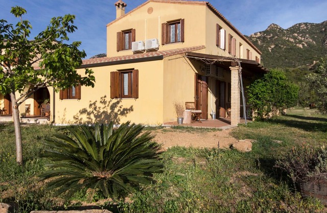 Semi-detached House with Wi-Fi, Air Conditioning, Garden and Pool; Pets Allowed; Parking Available