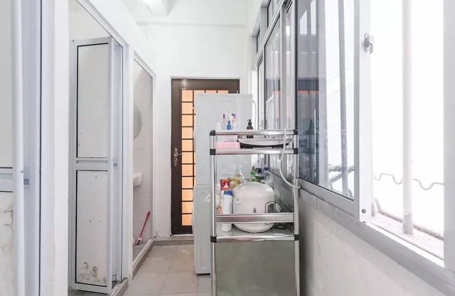 Semi-Ensuite with Balcony ONE occupant, 5min to lavender MRT (Not for tourist)