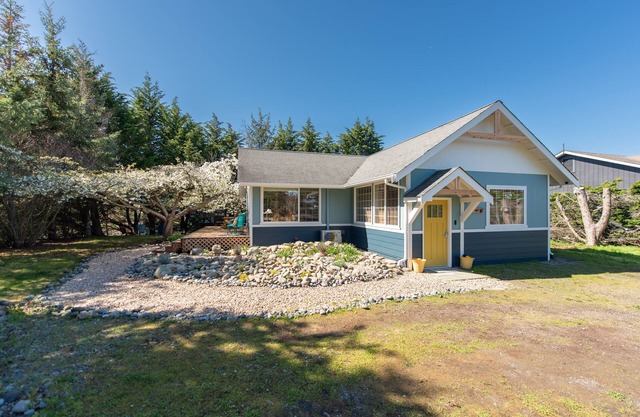 Sequim Escape w/Gas Grill & Deck, Walk to Beach!