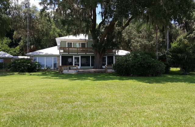 Serene 3br, 3 Bath Estate Home On Little Lake Weir