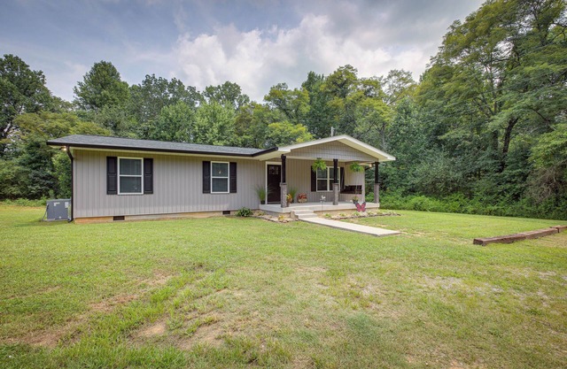 Serene Bryant Retreat w/Private Hot Tub!