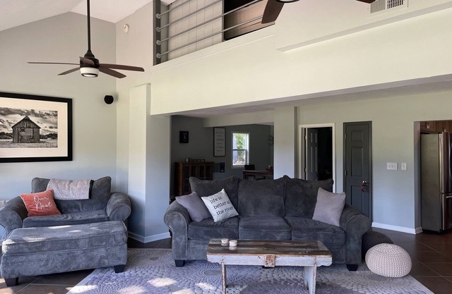 Serene & Charming Riverfront house just outside of Elkhorn & Omaha