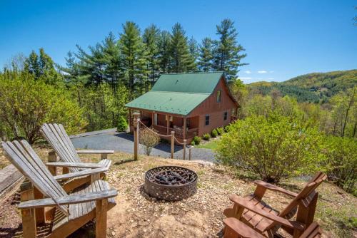 Serene & Cozy 3bd Cabin- Dogs Welcome, Hot Tub, Mins to Parkway