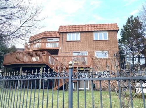 Serene Don River Nature Retreat- 2BR suite, Private Patio, Free Breakfast & Parking