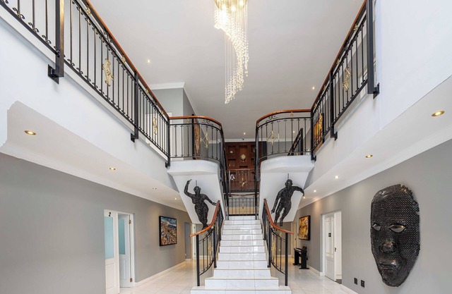 Serene HOTEL with outdoor pool & inclusive breakfast in tranquil Northcliff.