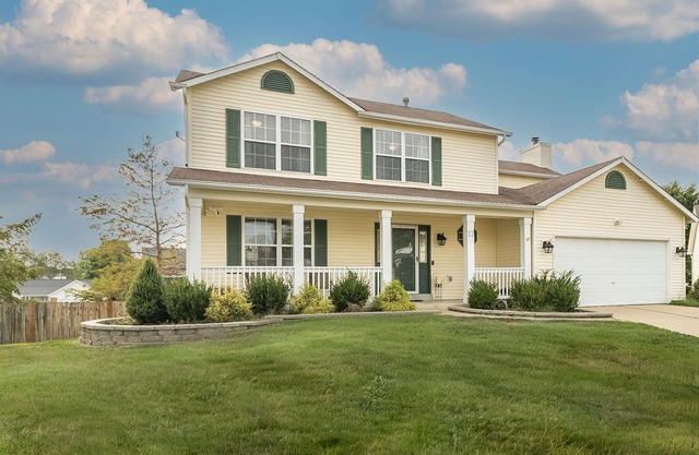 Serene Ivory*Fireplace*Fenced Yard* Dogs Welcome!
