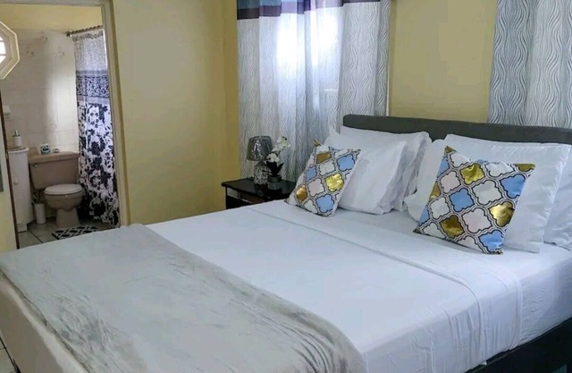 Serene One B/Room home with AC ,WIFI and Heating .