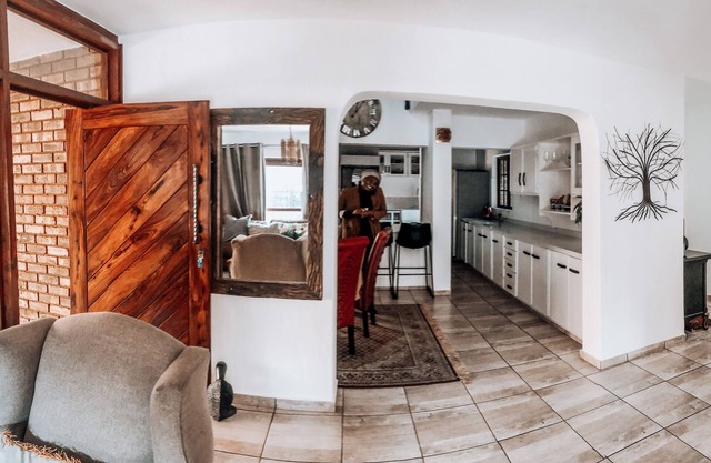 Serene Thatched Roof Retreat in Faerie Glen, Pretoria