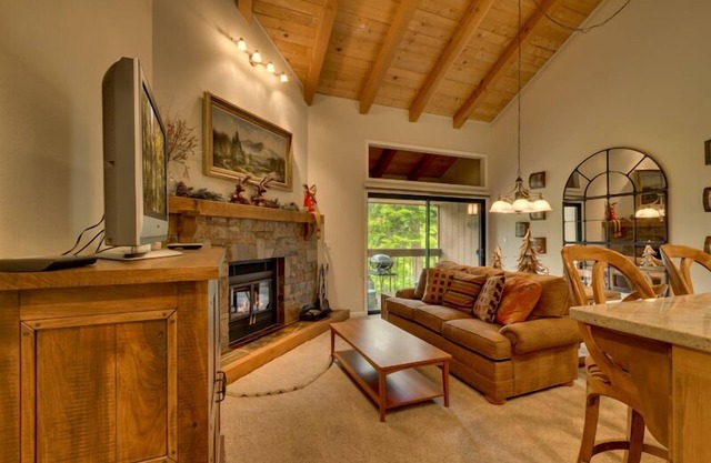 Serenity: 1 BR, 1.5 BA Townhouse in Carnelian Bay, Sleeps 5
