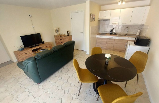 SERENITY Cozy 1-bedroom apartment with AC and WiFi in tranquil Bük