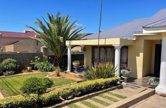 Serenity Heights Backpackers Lodge