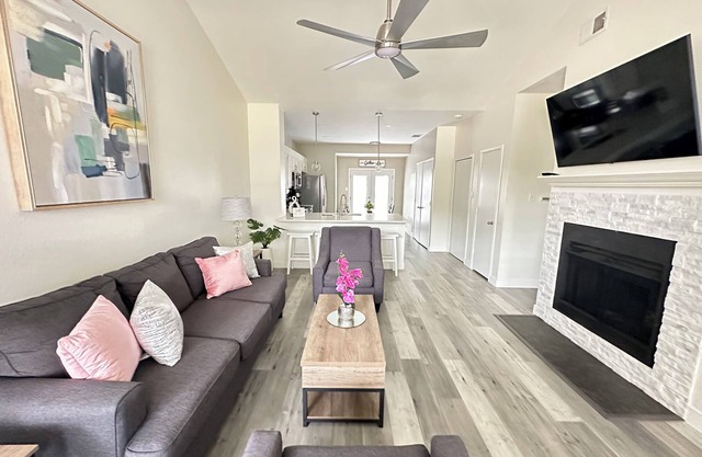 Serenity in Heart of DFW w/PRIVATE parking & KING Bed ⭑ Min. from DFW Airport +
