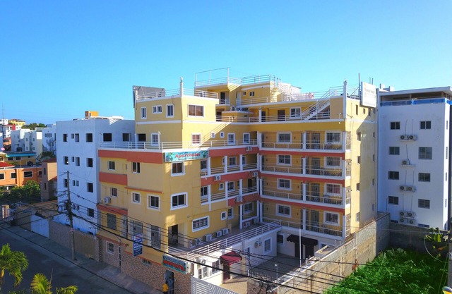 Serviced 2 Bedroom 2 Bathroom Apartment, Airport