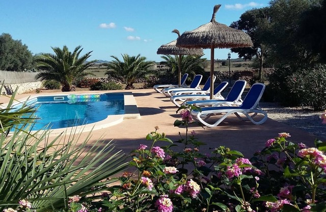 Ses Salines: APARTMENT RURAL MALLORCAN FINCA WITH POOL AND 5 MINUTES FROM THE BEACH TRENC. SES SALINES.