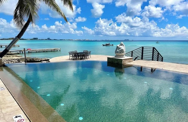 Seven Mile View # 1: 2 BR Oceanfront Condo/w Pool