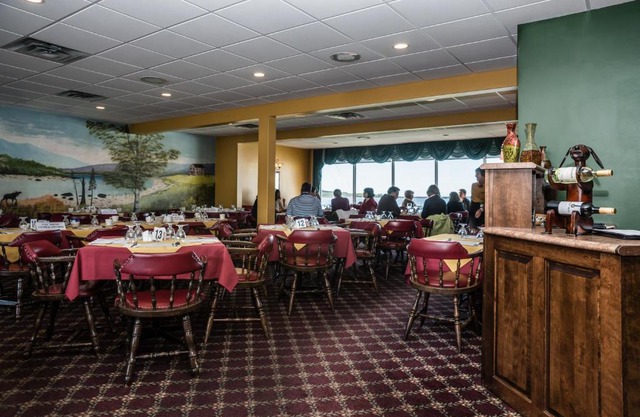Shallow Bay Motel & Cabins Conference Centre