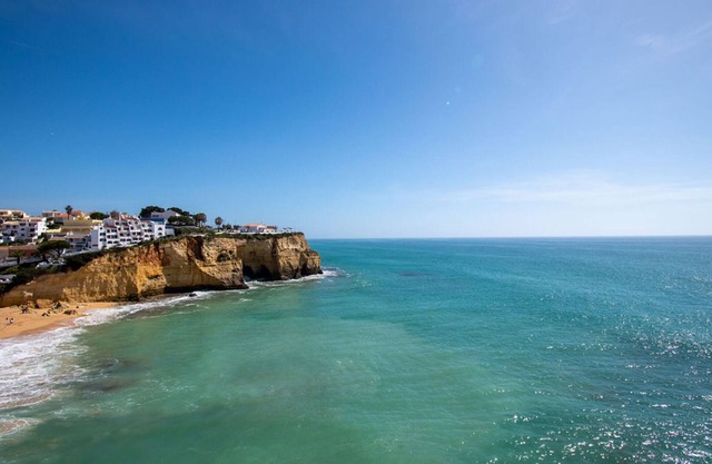 Shanta Spacious 3 Bedrooms Apartment Overlooking the Beach