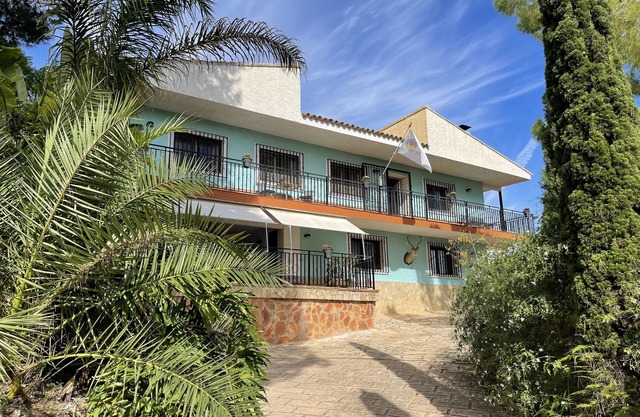 Shared Villa with pool and spectacular views to Valencia and the Sea.