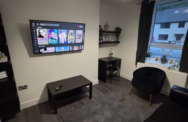 Shawforth - 2 Beds - Sleeps 4 - Street Parking