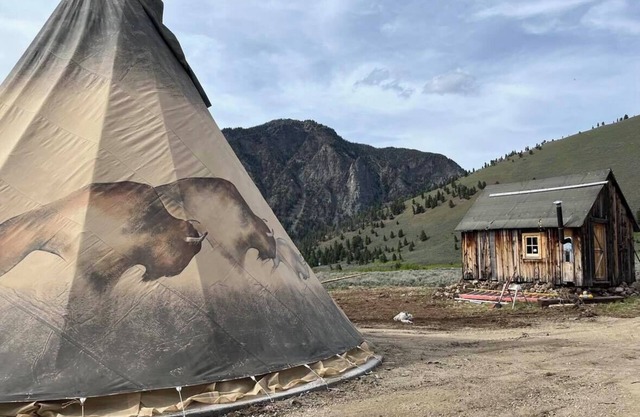 Sheep Creek Ranch Buffalo Luxury Glamping Tipi