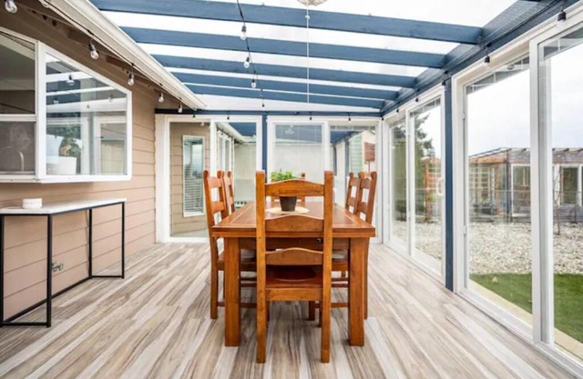Shiny Rambler House with Spacious Solarium.