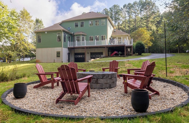Shore Thing Lake House w/Firepit and Lake Access on Lake Gaston!