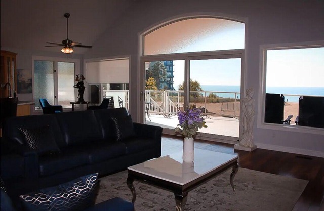 Shoreline Palace- 6 bdrm 3 bath, Beachfront, Indoor swim spa, Games Room +morenn