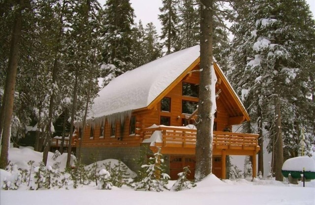 Short troll to Lakes- Nature Inspired Serene Cabin- with canoe