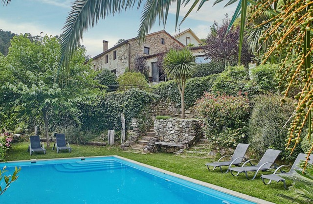 Show House (246), "Rural chic" near the beach