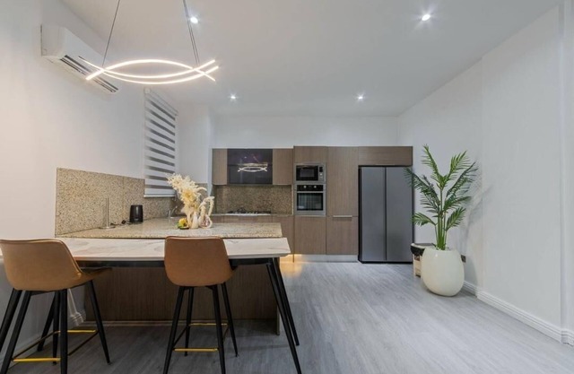 Signature Apartment in Lekki Phase 1: 2BDR (Pool, Gym, Wi-fi, 24/7 Power)