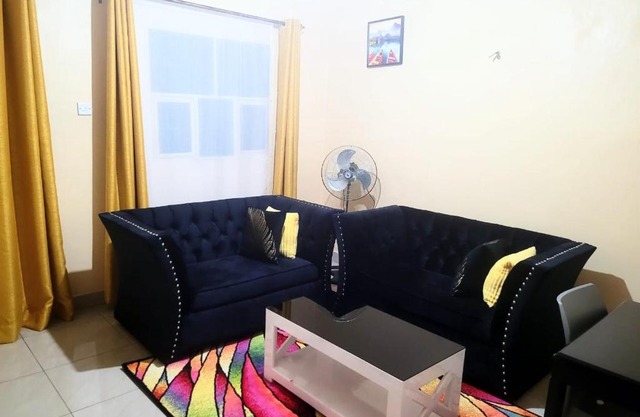 SILKY SUITES MILIMANI Quiet, secure, cozy and private 1 br