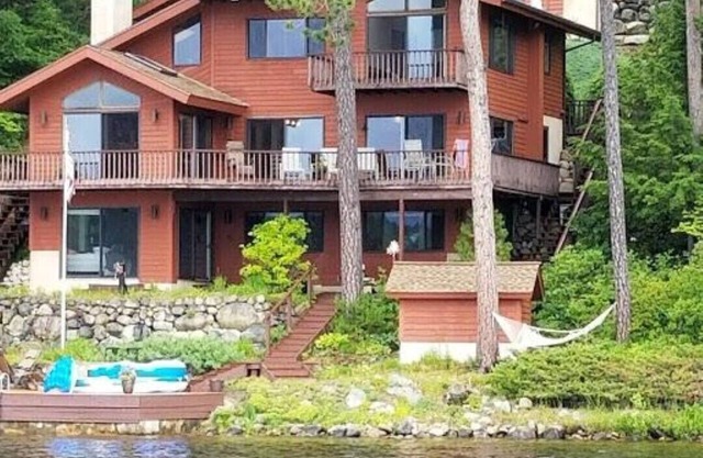 Silver Lake, Waterfront Property sleeps 12