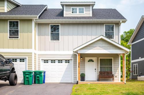 Silver Maple by AvantStay Modern Stylish Haven