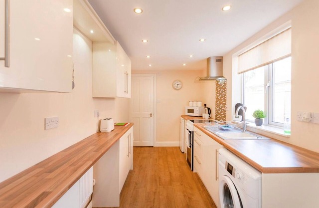 Silver Stag Properties, Charming 2 BR House