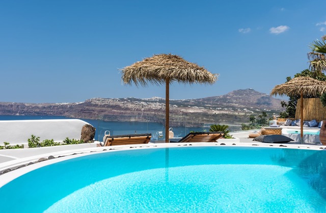 Silver Suite | Outdoor Pool Hot Tub & Panoramic Caldera View