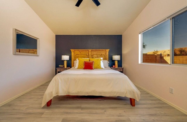 Silverbell/3 BR & 2 BA/Garage/Fenced/Quiet
