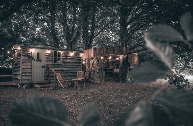 Silverlock’s Hide - Off grid romantic hideaway with private wood fired hot tub