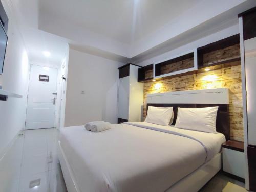 Simple and Homey Studio Room at Paltrow City Apartment By Travelio