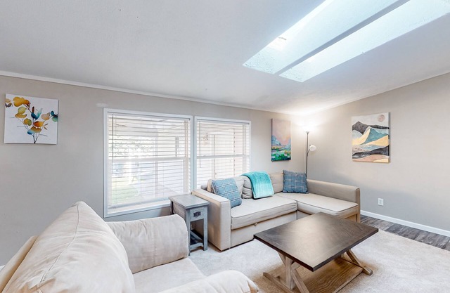 Single-level home with a washer/dryer, patio & grill