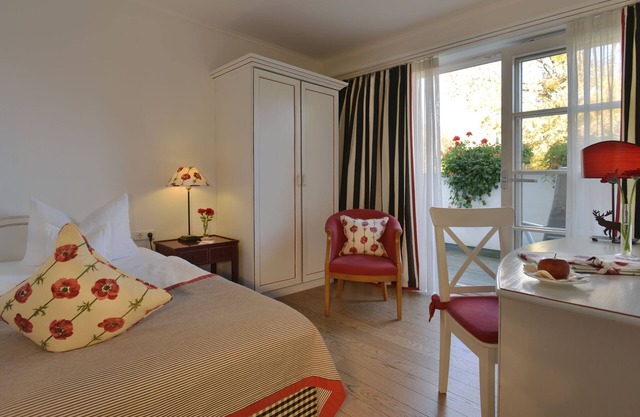 Single room Pfaffenberg with balcony, 18 sqm, bathroom with shower