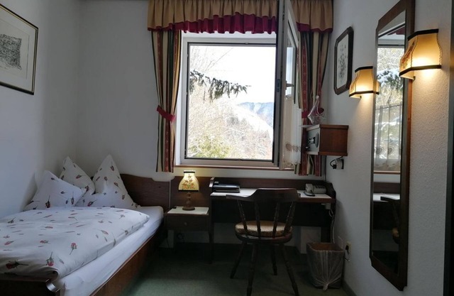 Single room with shower, WC - Hotel garni Landhaus Bürtlmair *