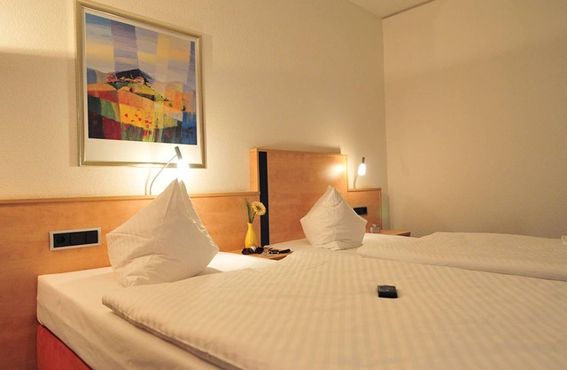 Single room with shower and WC